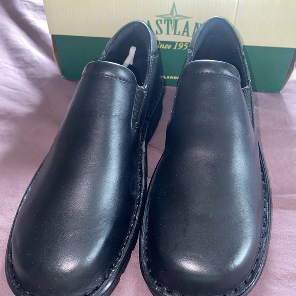 Eastland Classic Black Loafers - Picture 5 of 7